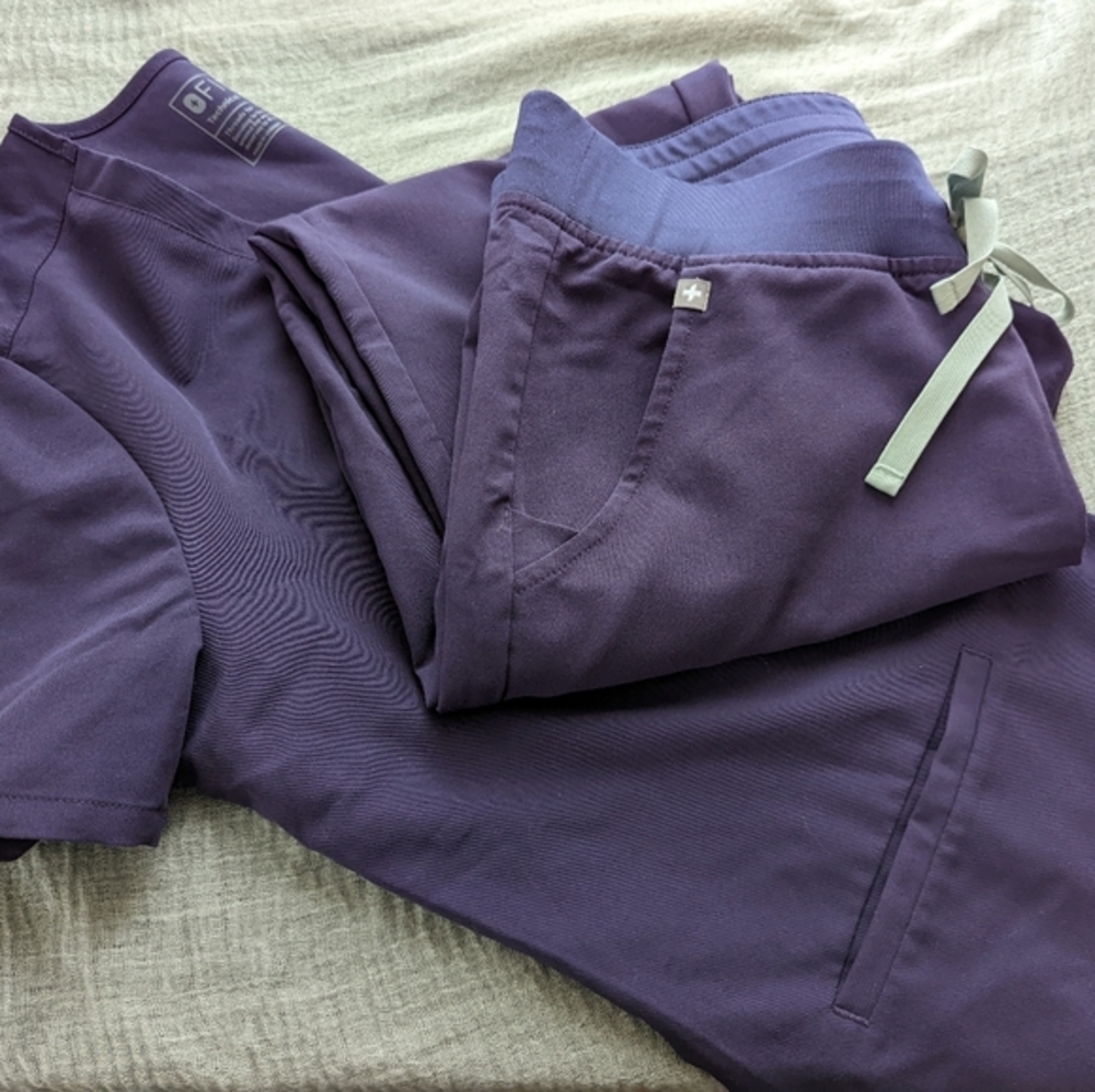 Figs Purple Shadow, EUC!